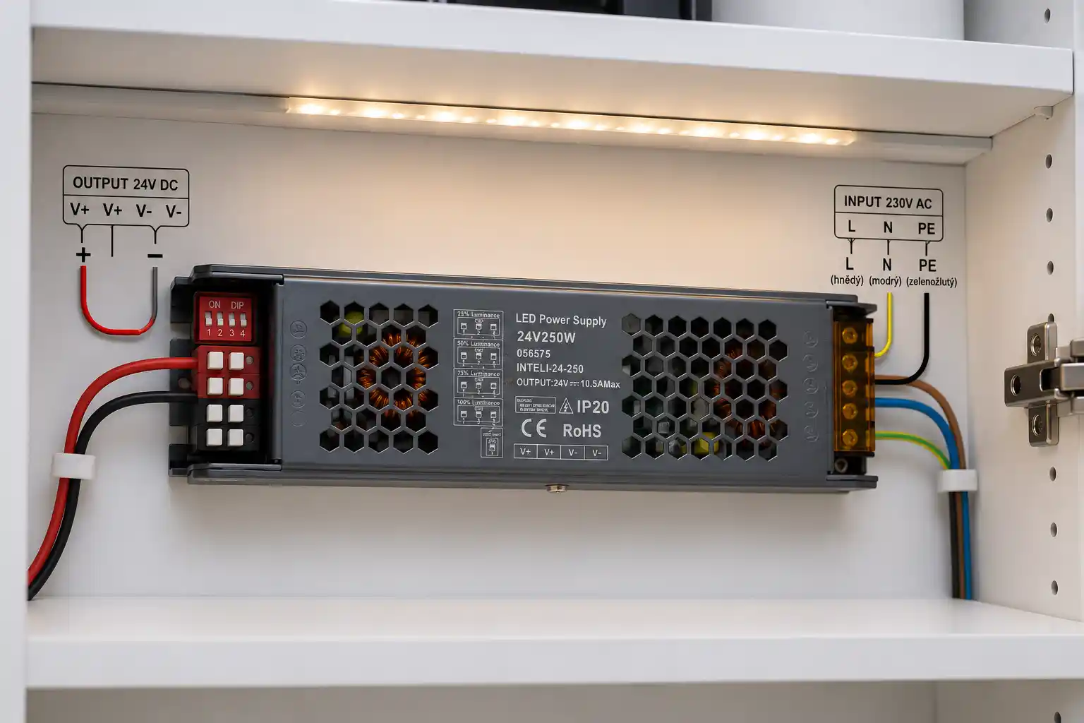 Ochranné funkce a účinnost 90 % LED napájecího zdroje INTELI 24V 250W SLIM pro LED instalace